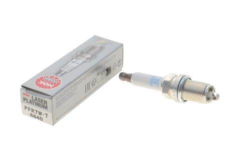 Свеча зажигания для AUDI A6, AUDI A4, AUDI A8, PFR7W NGK (6840)