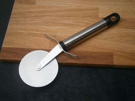 Кухонный нож для теста и пиццы 21 см