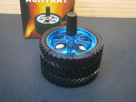 Металлическая бездымная пепельница в виде колеса - синяя