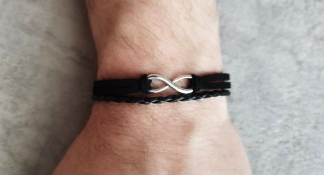 Браслет знак нескінченності Infinity амулет нескінечність на чорному шнурку