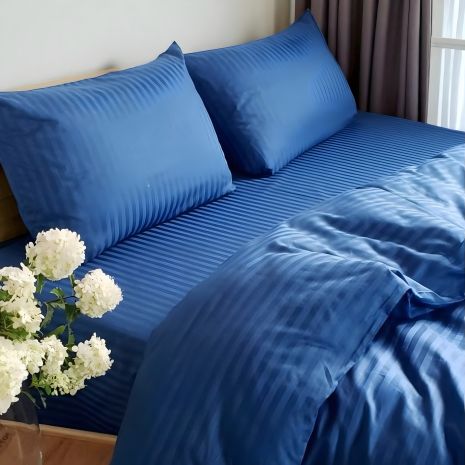 Двоспальний комплект постільної білизни MakSon Elegant Blue, виготовлений зі страйп-сатину, 100% бавовна (032-1175210С) Двоспальний комплект постільної білизни MakSon Elegant Blue, виготовлений зі страйп-сатину, 100% бавовна (032-1175210С)