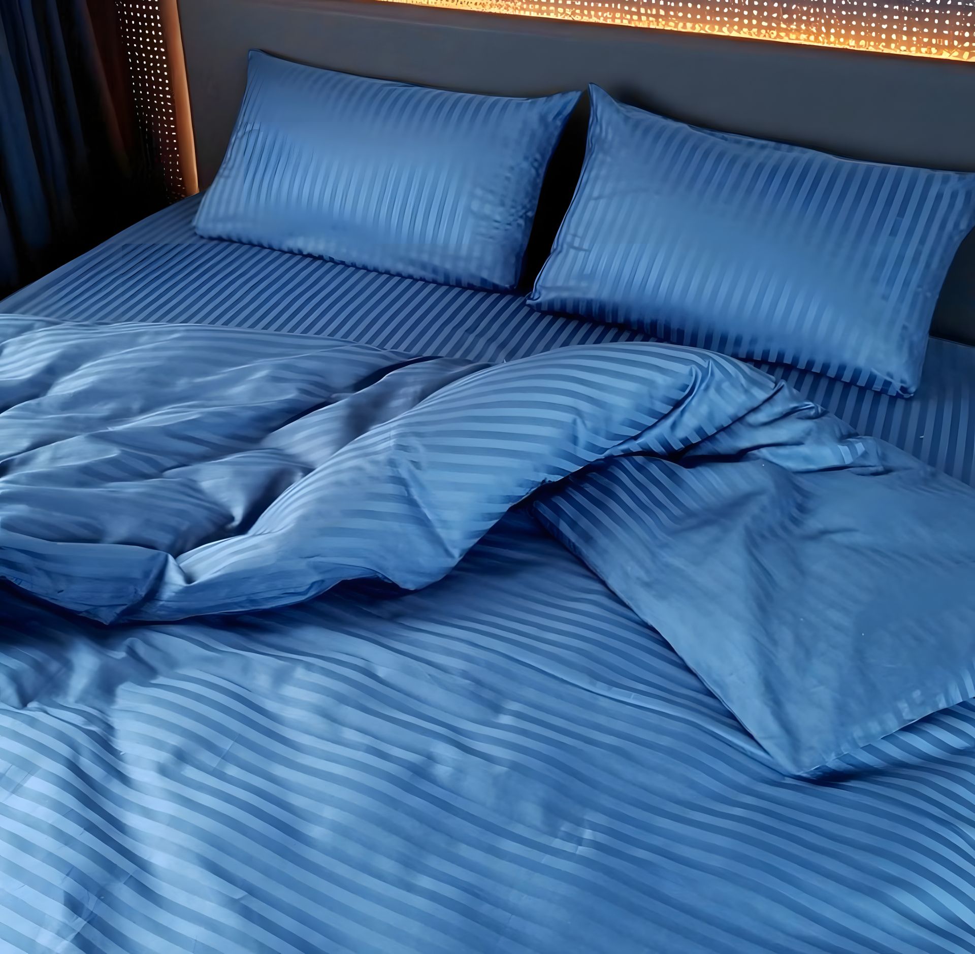 Сімейний комплект постільної білизни MakSon Elegant Blue, страйп-сатин, 100% бавовна (032-2145210С) Сімейний комплект постільної білизни MakSon Elegant Blue, страйп-сатин, 100% бавовна (032-2145210С)