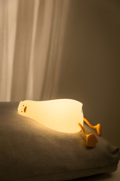 Лежащая утка - силиконовый ночник с подставкой для телефона