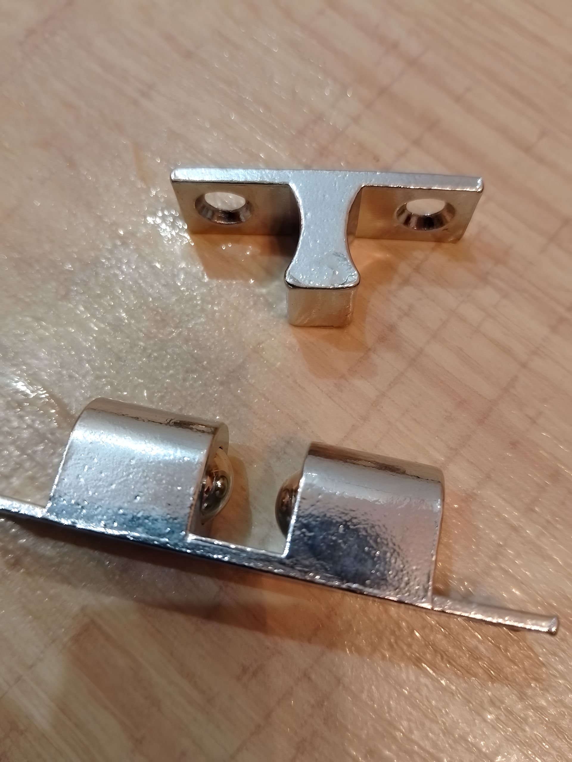 Дверной доводчик металлический хром Дверной доводчик металлический хром