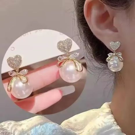 Сережки серце і перлини висячі у формі серця з перлинами Сережки серце і перлини висячі у формі серця з перлинами