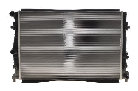 Радиатор охлаждения NRF для SEAT LEON и AUDI A3 (550262) Радиатор охлаждения NRF для SEAT LEON и AUDI A3 (550262)
