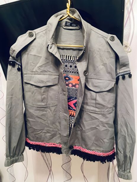 Жіноча куртка вишиванка Zara (б/у) Жіноча куртка вишиванка Zara (б/у)