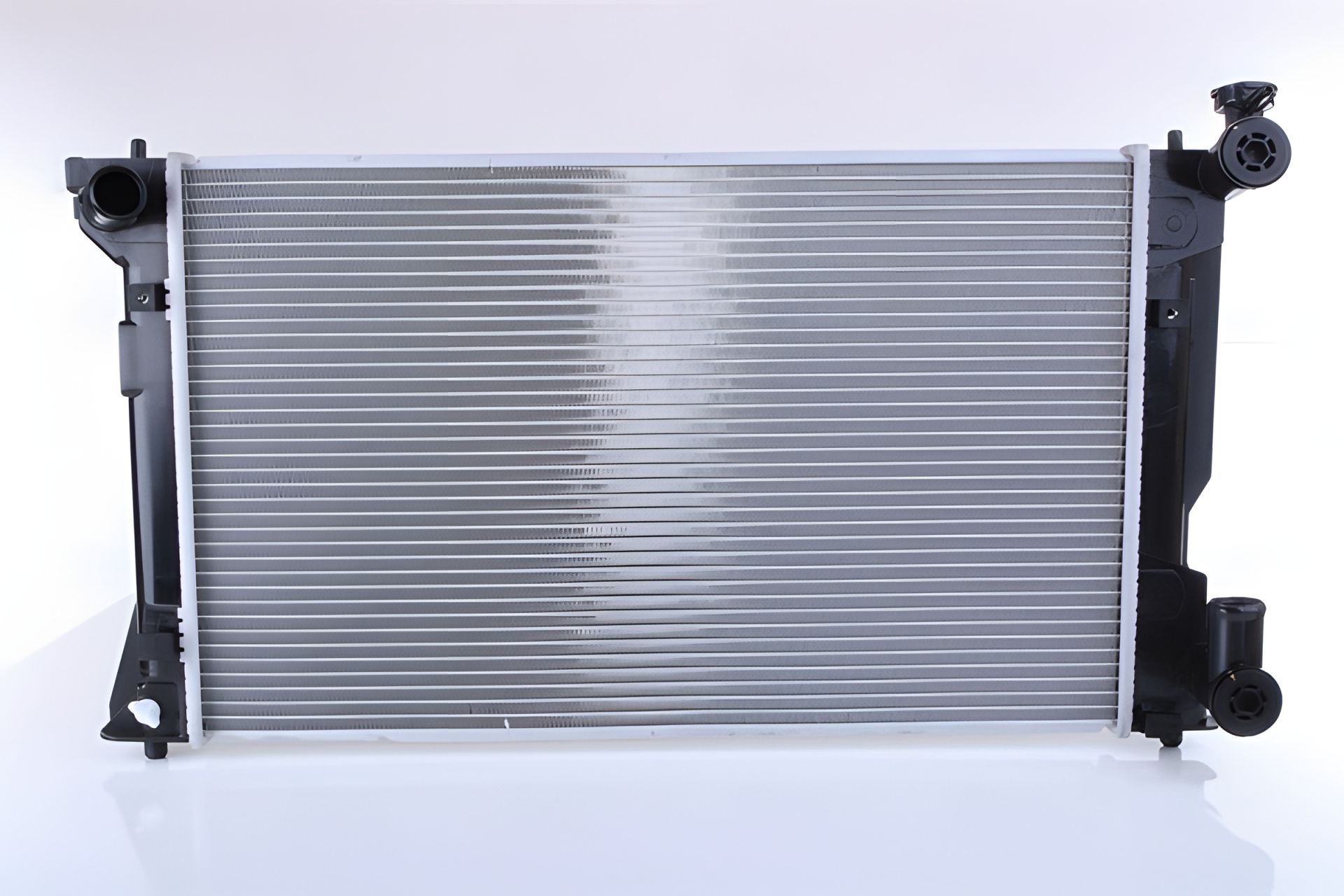 Радіатор охолодження для TOYOTA AVENSIS, NISSENS артикул 64667A Радіатор охолодження для TOYOTA AVENSIS, NISSENS артикул 64667A