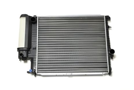 Охлаждающий радиатор для BMW 5, LORO (0040170002) Охлаждающий радиатор для BMW 5, LORO (0040170002)