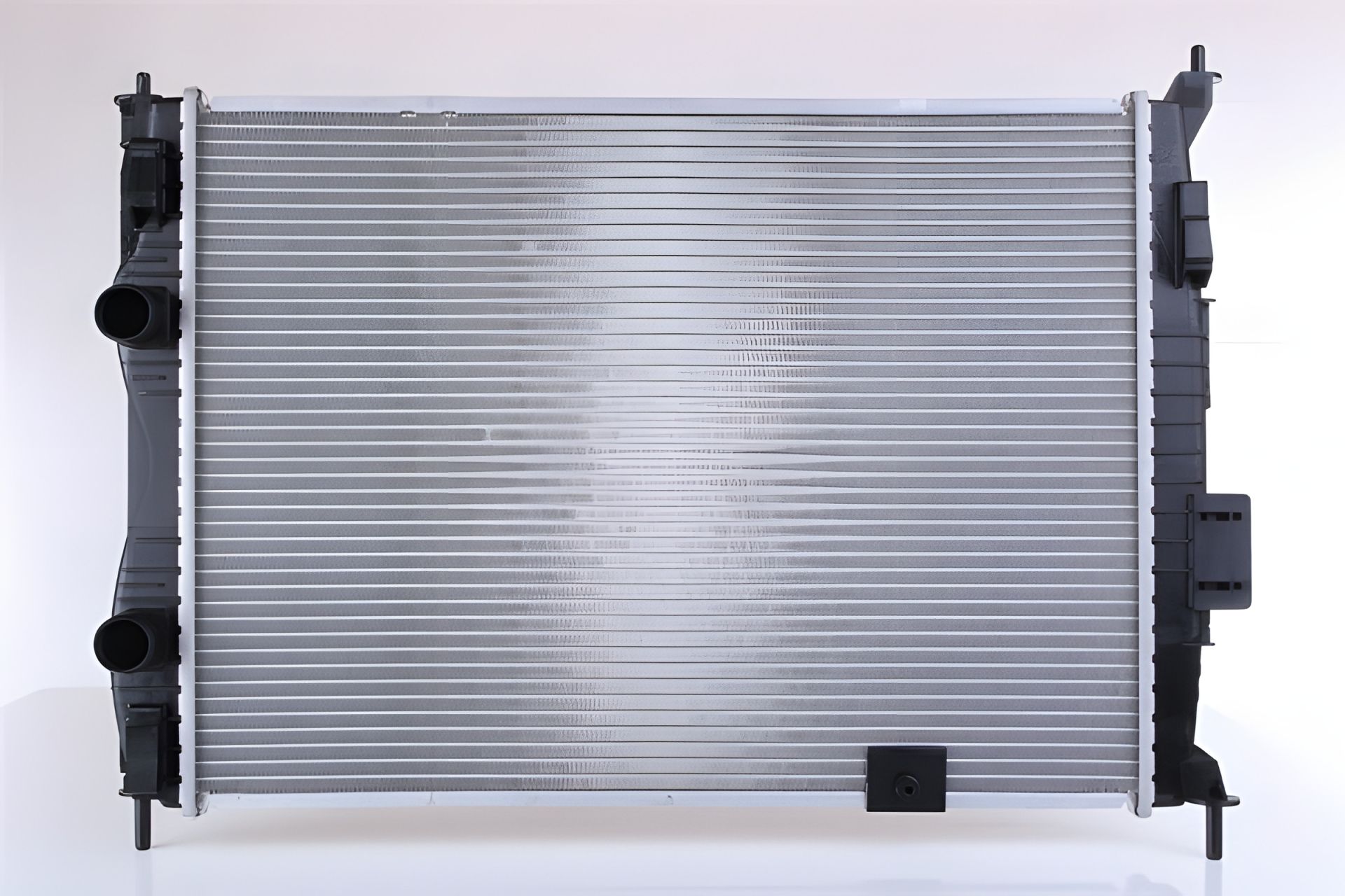 Охолоджувальний радіатор NISSAN QASHQAI, NISSENS (67364) Охолоджувальний радіатор NISSAN QASHQAI, NISSENS (67364)