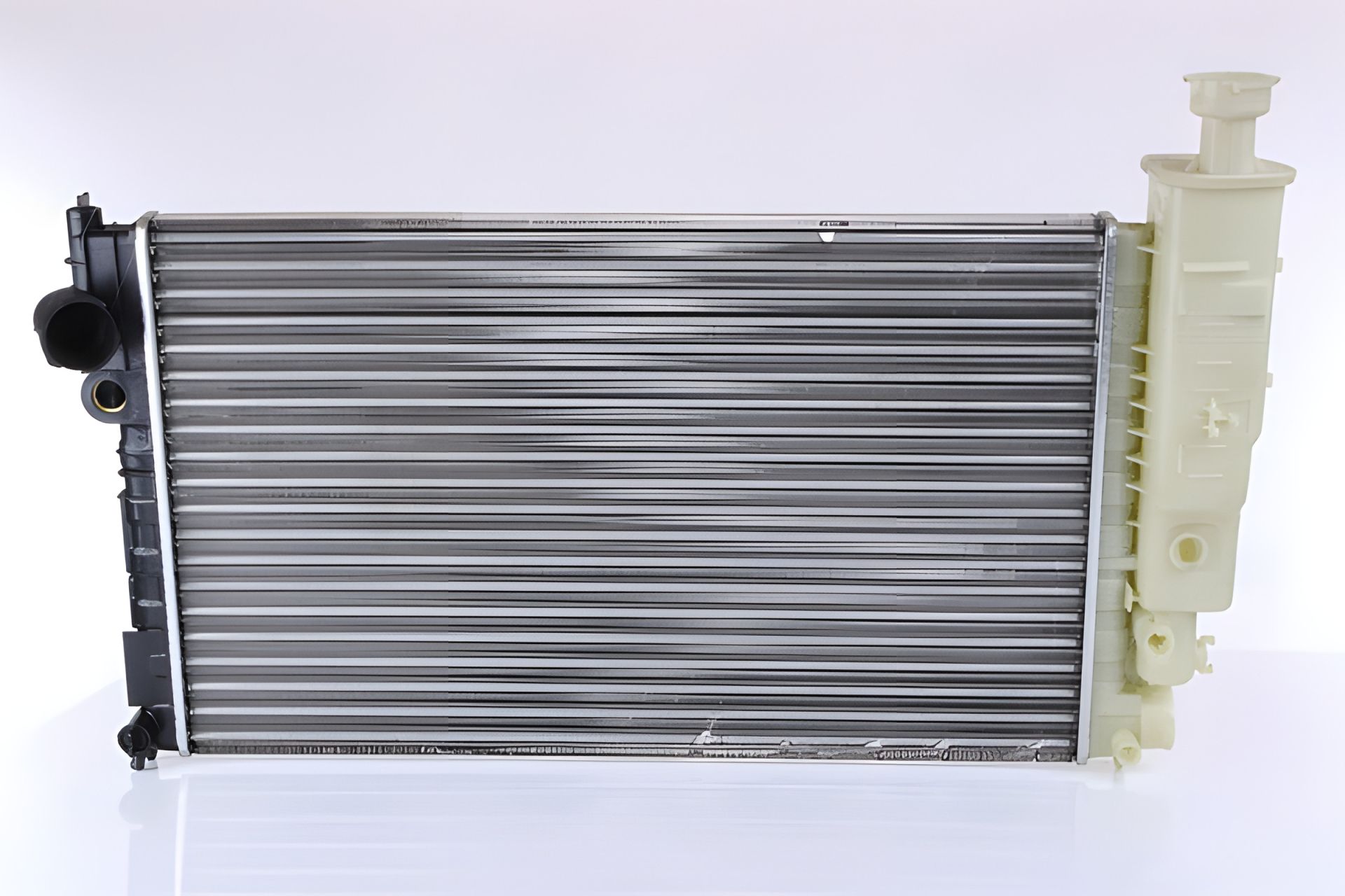 Радіатор охолодження Nissens 63528 для Peugeot 405 Радіатор охолодження Nissens 63528 для Peugeot 405