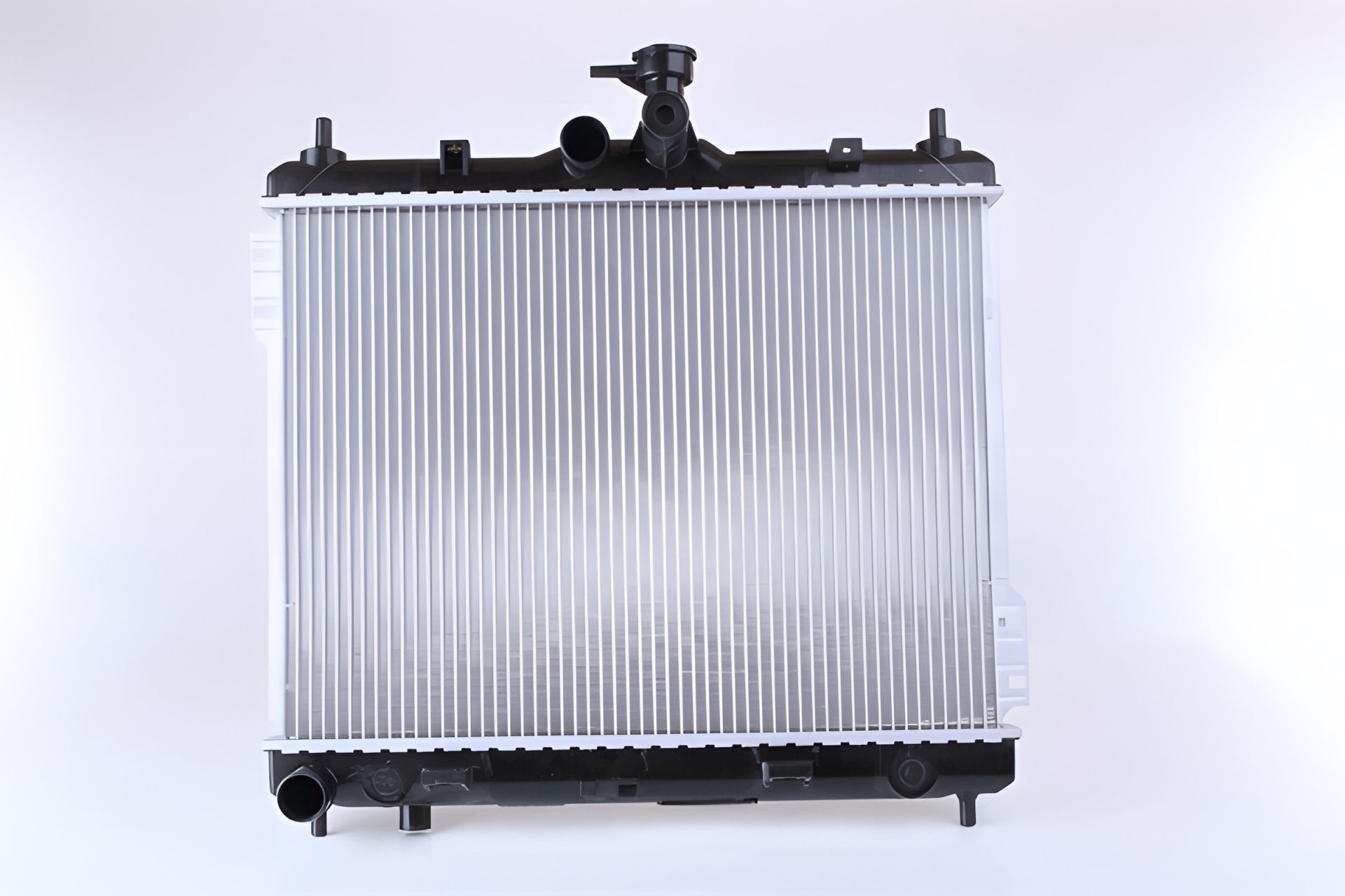 Охолоджувальний радіатор HYUNDAI GETZ, NISSENS (67495) Охолоджувальний радіатор HYUNDAI GETZ, NISSENS (67495)