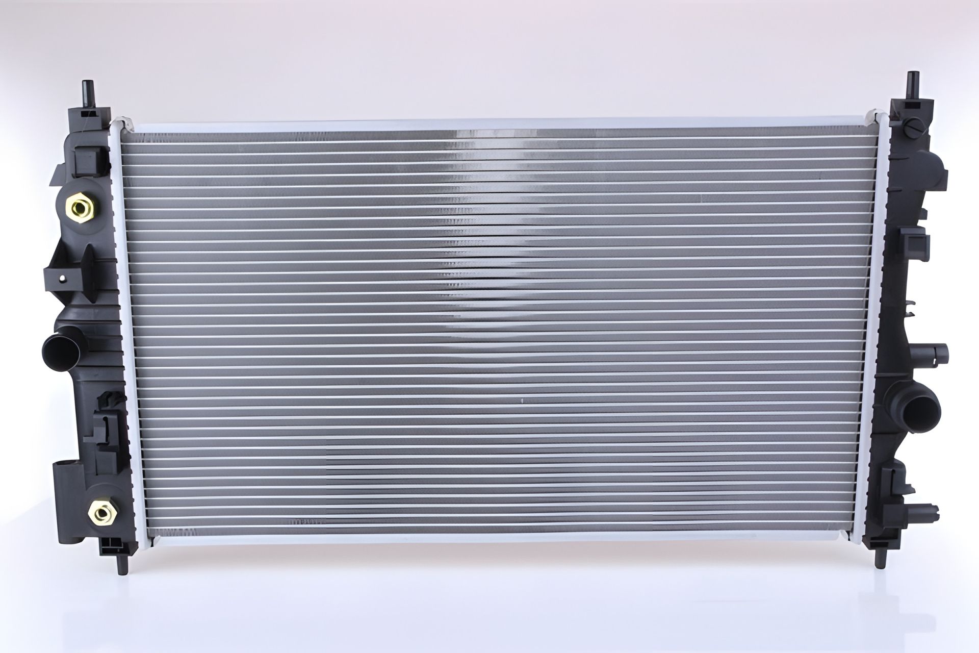 Охолоджувальний радіатор для CHEVROLET CRUZE, VAUXHALL ZAFIRA, NISSENS (630723) Охолоджувальний радіатор для CHEVROLET CRUZE, VAUXHALL ZAFIRA, NISSENS (630723)