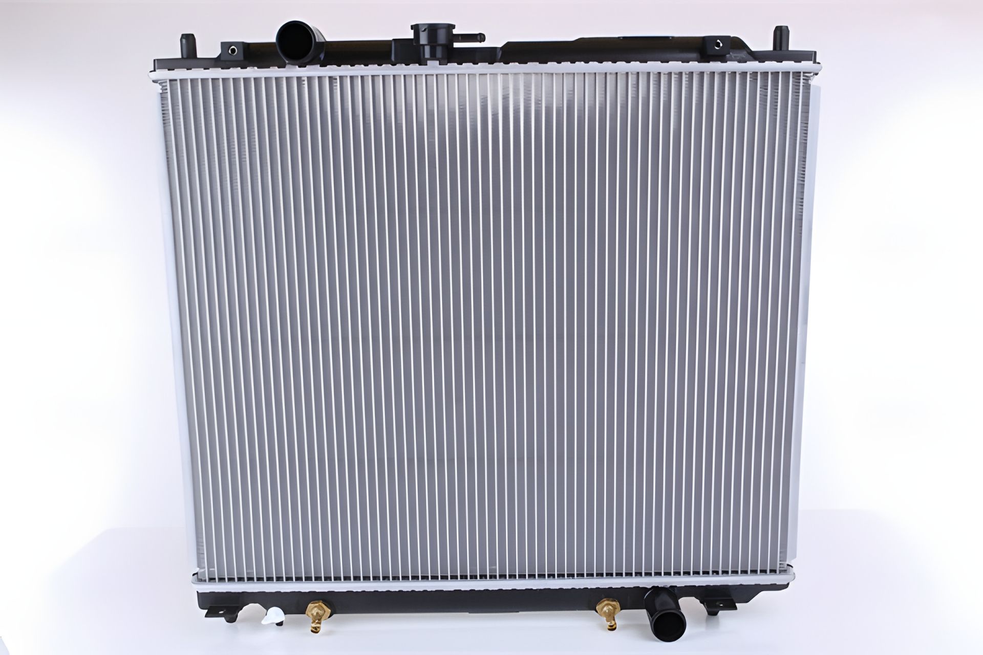 Радіатор охолодження для MITSUBISHI PAJERO, NISSENS (62802) Радіатор охолодження для MITSUBISHI PAJERO, NISSENS (62802)