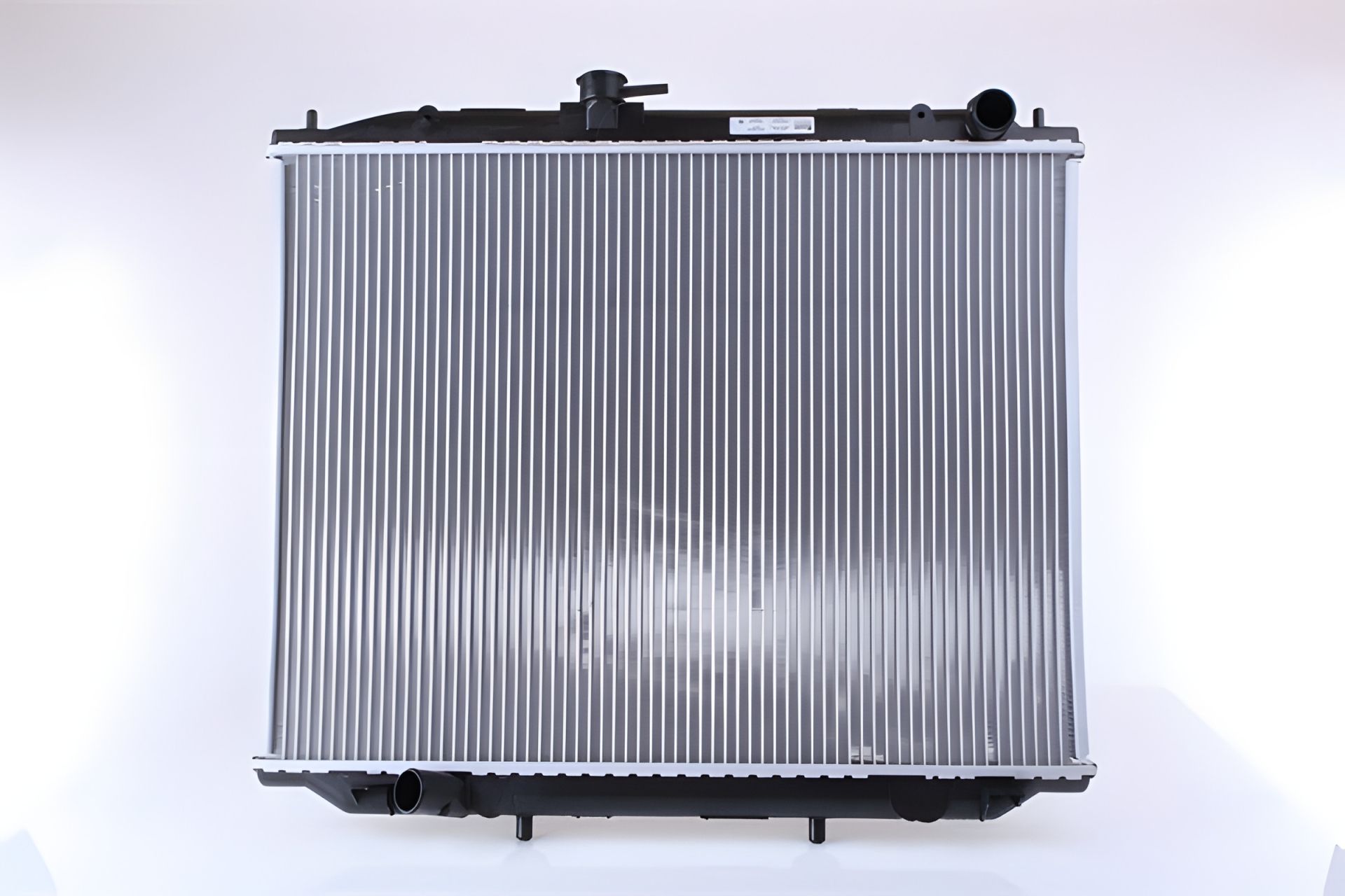 Охолоджувальний радіатор NISSAN TERRANO, NISSENS (68706A) Охолоджувальний радіатор NISSAN TERRANO, NISSENS (68706A)