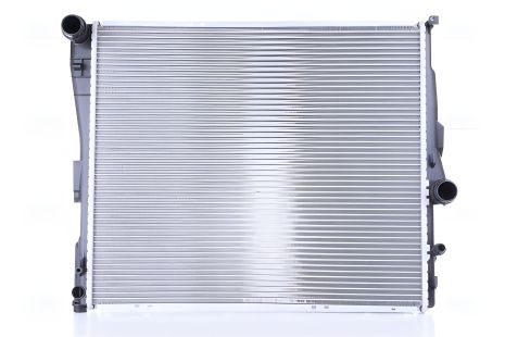Охолоджувальний радіатор BMW X3, NISSENS (60807) Охолоджувальний радіатор BMW X3, NISSENS (60807)