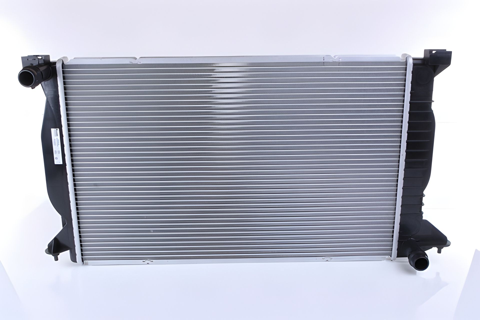 Охолоджуючий радіатор AUDI A4, NISSENS (60302A) Охолоджуючий радіатор AUDI A4, NISSENS (60302A)