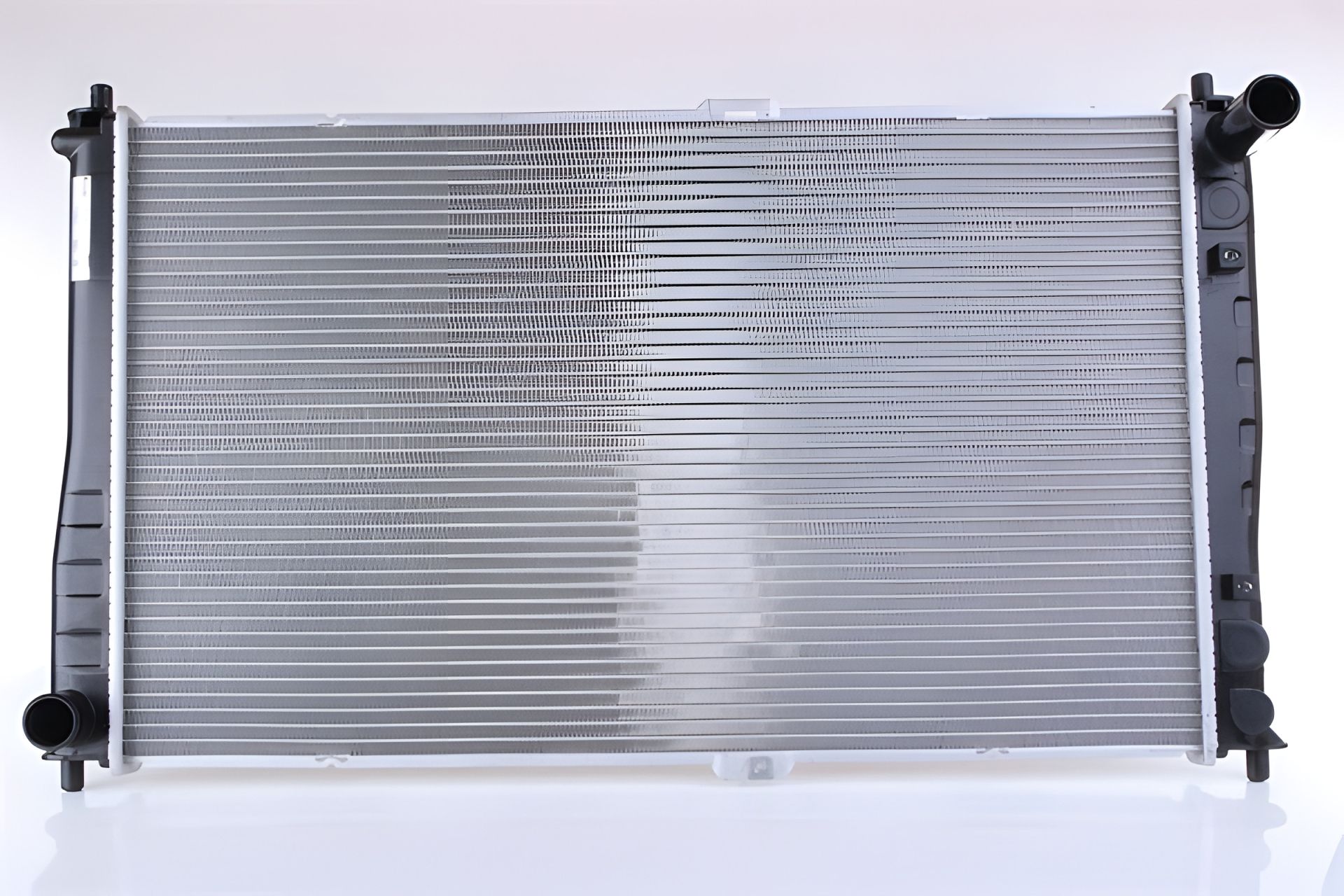 Радіатор охолодження для KIA CARNIVAL, від NISSENS (66618) Радіатор охолодження для KIA CARNIVAL, від NISSENS (66618)