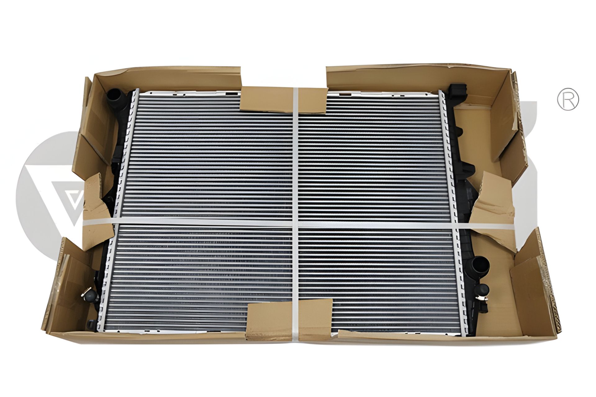 Охолоджуючий радіатор для AUDI Q7, VW TOUAREG, VIKA (11211825601) Охолоджуючий радіатор для AUDI Q7, VW TOUAREG, VIKA (11211825601)