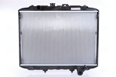Радіатор охолодження для HYUNDAI H100, NISSENS 67015 Радіатор охолодження для HYUNDAI H100, NISSENS 67015