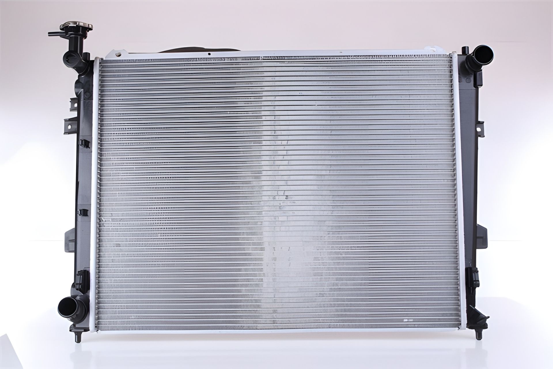 Радіатор охолодження для KIA CARENS від NISSENS (66683) Радіатор охолодження для KIA CARENS від NISSENS (66683)