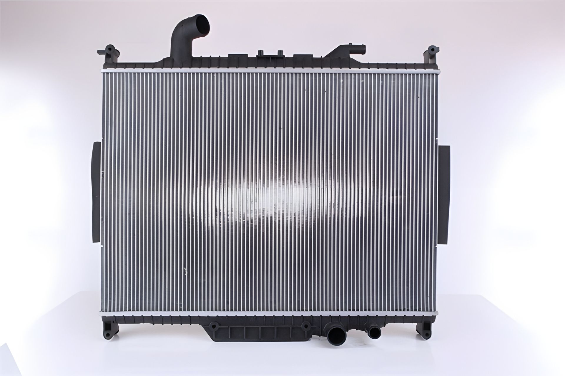 Радіатор охолодження LANDROVER, NISSENS (64330) Радіатор охолодження LANDROVER, NISSENS (64330)