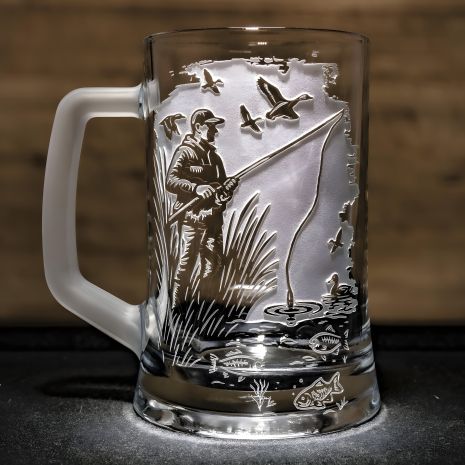 Пивний бокал з гравіюванням «Рибалка в процесі»
