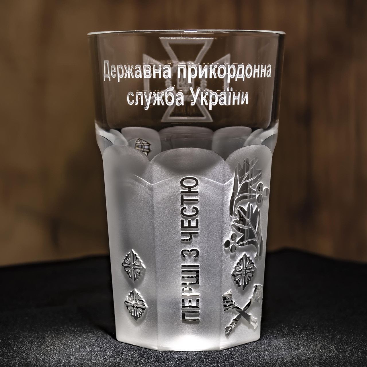 Склянка гранена офіцерська гранчак для горілки та віскі з гравіюванням емблеми ДПСУ Державна прикордонна служба України Склянка гранена офіцерська гранчак для горілки та віскі з гравіюванням емблеми ДПСУ Державна прикордонна служба України
