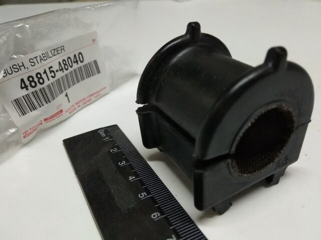 Втулка стабилизатора переднего Тойота (4881548040) d23 мм (48815-48040) Втулка стабилизатора переднего Тойота (4881548040) d23 мм (48815-48040)