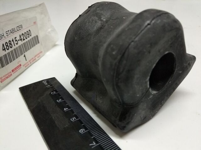 Втулка стабилизатора переднего RAV4, Тойота (4881542090) левая (48815-42090) Втулка стабилизатора переднего RAV4, Тойота (4881542090) левая (48815-42090)