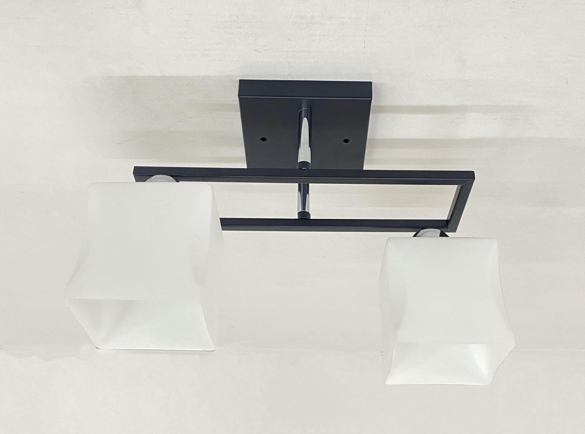 Стельова Люстра на 2 плафони VALESO 6957B/2 (Чорний+Хром) Стельова Люстра на 2 плафони VALESO 6957B/2 (Чорний+Хром)