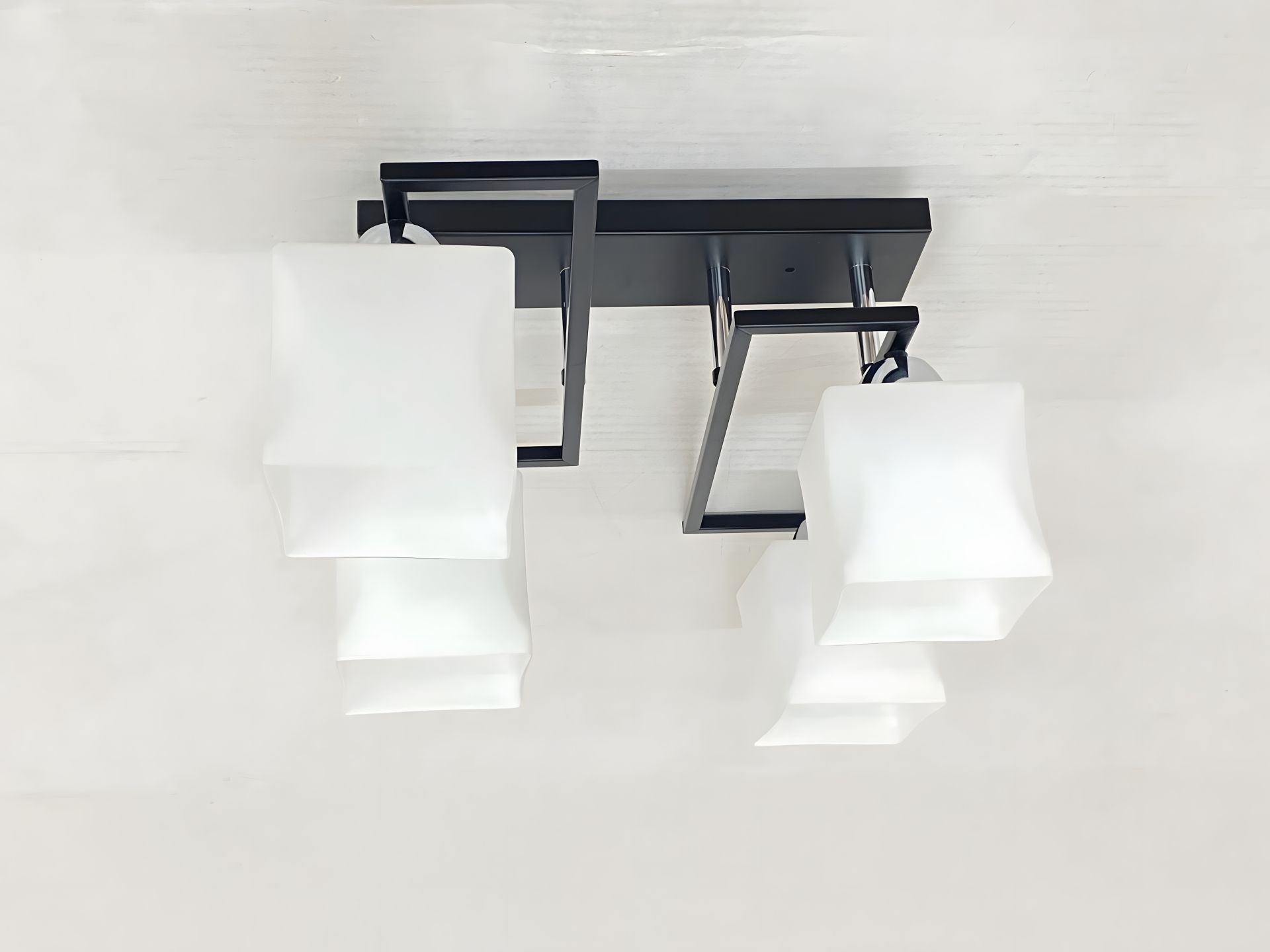 Стельова люстра на 4 плафони VALESO 6957B/4 (чорний+хром) Стельова люстра на 4 плафони VALESO 6957B/4 (чорний+хром)