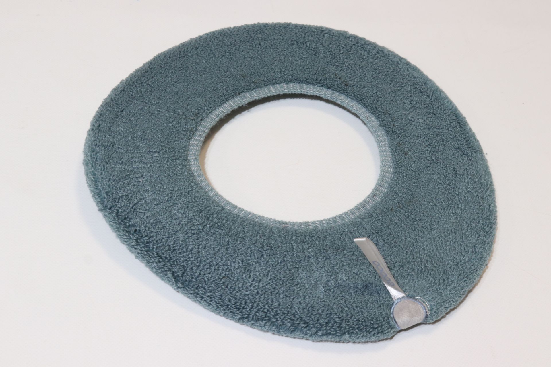 Ecoco 0852/темно-серый мягкий чехол на край унитаза Ecoco 0852/темно-серый мягкий чехол на край унитаза