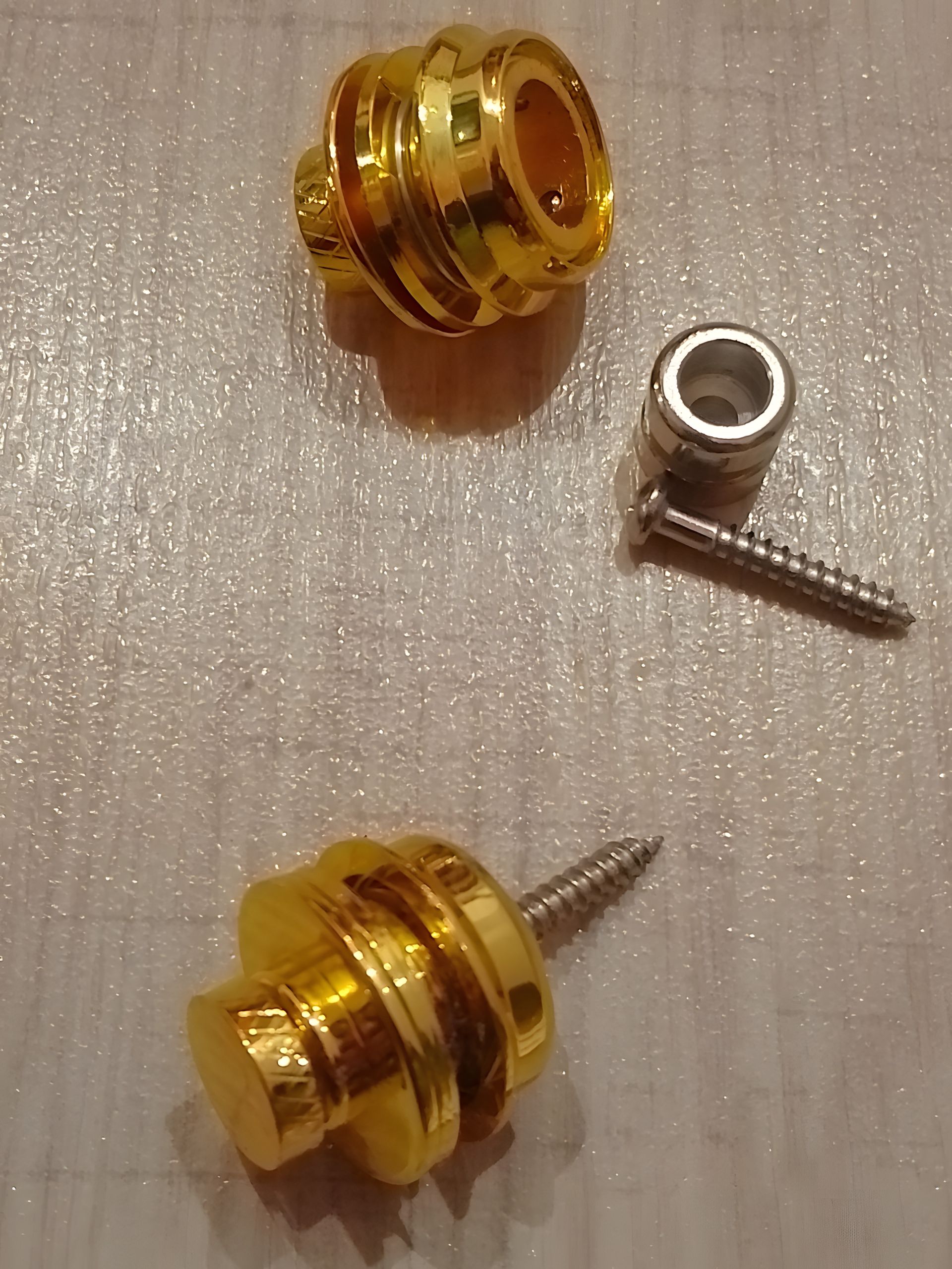 Золотистые держатели ремня для гитары, стрелки, уценка, от Shallerr Золотистые держатели ремня для гитары, стрелки, уценка, от Shallerr