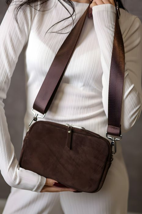 Жіноча крос-боді сумка з натуральної замші SKILL шоколадного кольору Жіноча крос-боді сумка з натуральної замші SKILL шоколадного кольору