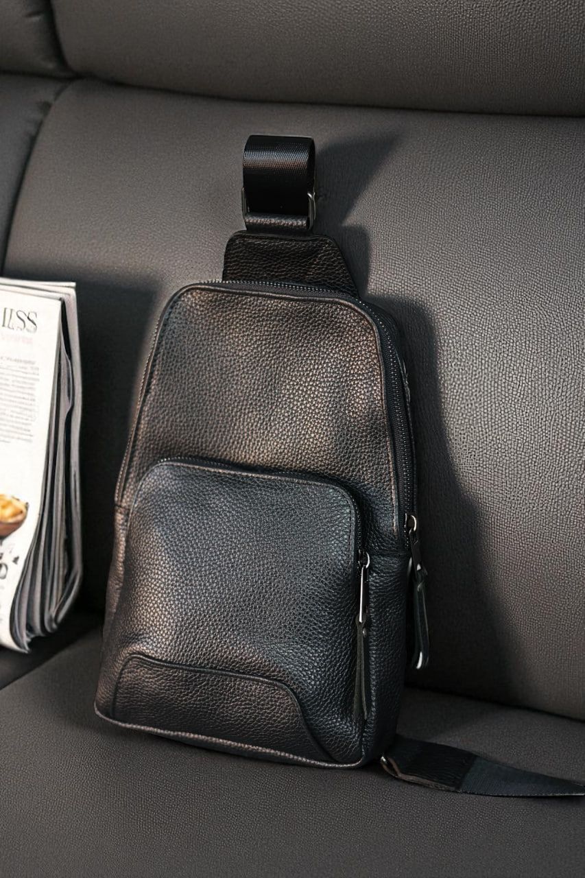 Мужская сумка SKILL нагрудная из натуральной черной кожи Мужская сумка SKILL нагрудная из натуральной черной кожи