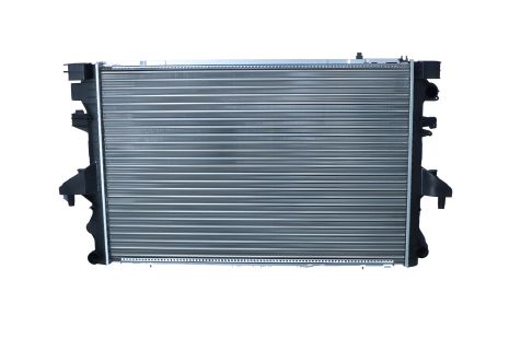 Охолоджувальний радіатор VW 7H0121253G, NRF (53795A) Охолоджувальний радіатор VW 7H0121253G, NRF (53795A)