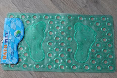 Антиковзький силіконовий килимок у ванну на присосках 6433 green
