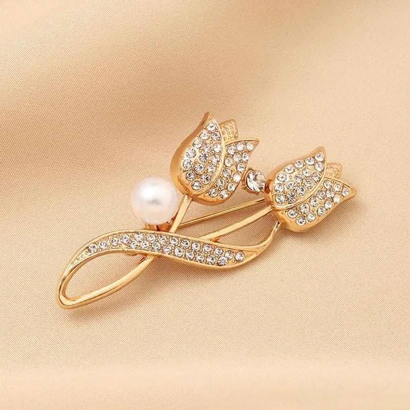 Брошь цветок и жемчуг с кристаллами шпилька с жемчугом Брошь цветок и жемчуг с кристаллами шпилька с жемчугом