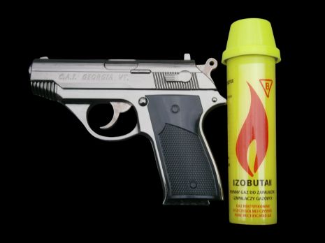 Сувенирная зажигалка пистолета C.A.I. Грузия ВТ турбогаз металлическая + газовый баллон 80 мл Сувенирная зажигалка пистолета C.A.I. Грузия ВТ турбогаз металлическая + газовый баллон 80 мл