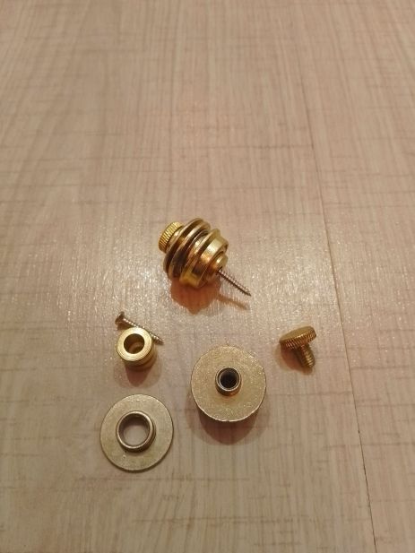 Стрелки для электрогитары держатели ремня светло-золотистые Стрелки для электрогитары держатели ремня светло-золотистые