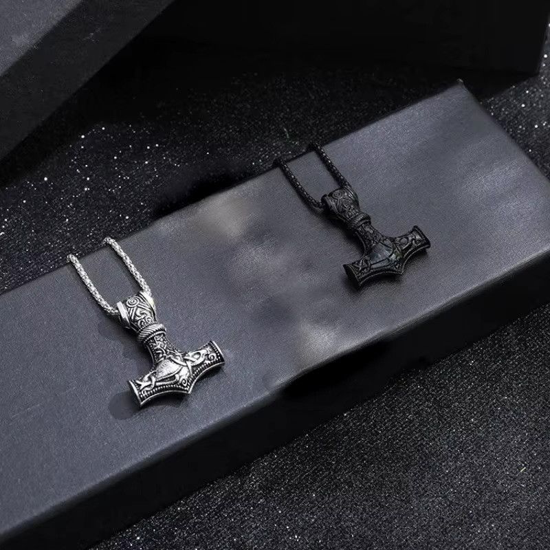 Кулон подвеска молот Тора Мьёльнир из викингов с рунами амулет топор в скандинавском стиле Кулон подвеска молот Тора Мьёльнир из викингов с рунами амулет топор в скандинавском стиле