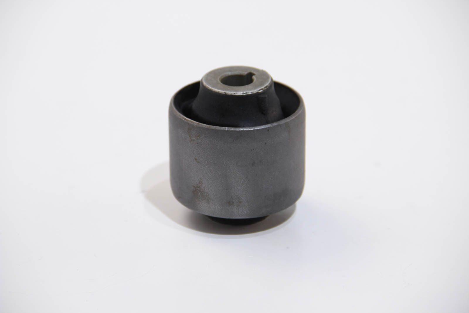 Сайлентблок рычага, VOLKSWAGEN 7H0407182, JP GROUP (1140203300) Сайлентблок рычага, VOLKSWAGEN 7H0407182, JP GROUP (1140203300)