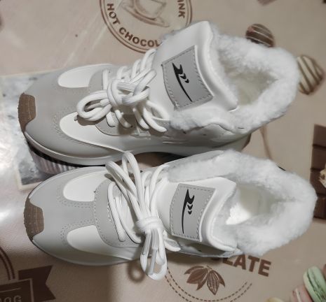 Зимние женские кроссовки