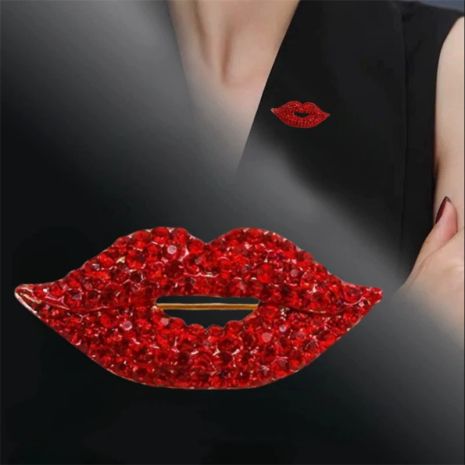 Брошь красные губы большие хрустали шпилька в виде красных губ с кристаллами