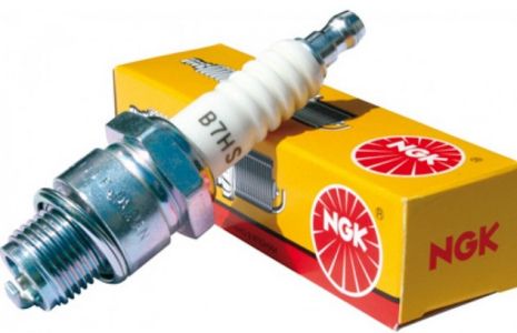 Свічка запалювання MOTO (NGK) (B7HS)
