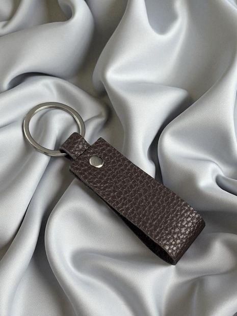 Кожаный брелок из натуральной зернистой кожи (коричневый) Кожаный брелок из натуральной зернистой кожи (коричневый)