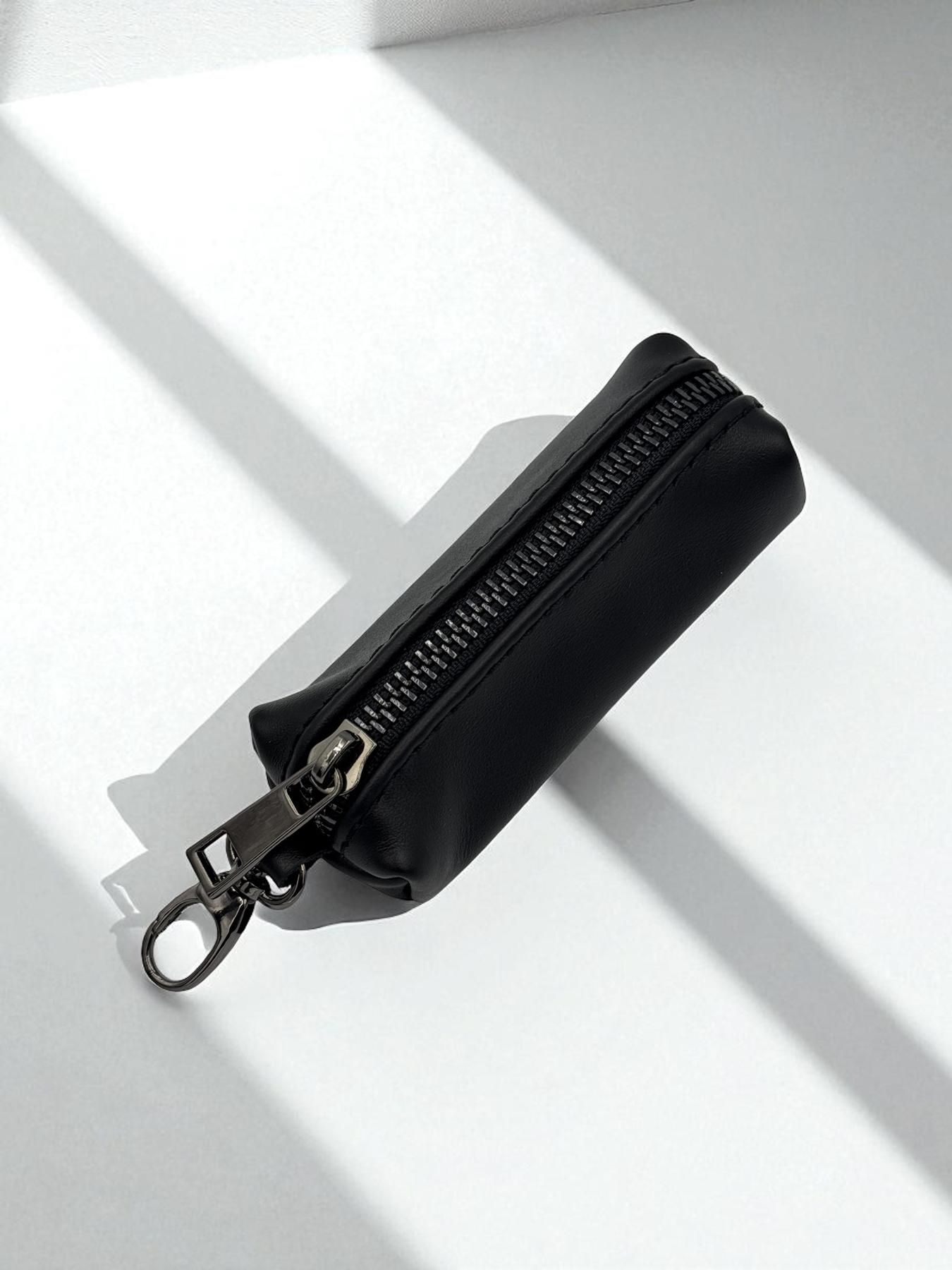 Чорна ключниця з натуральної гладкої шкіри модель MINI Чорна ключниця з натуральної гладкої шкіри модель MINI