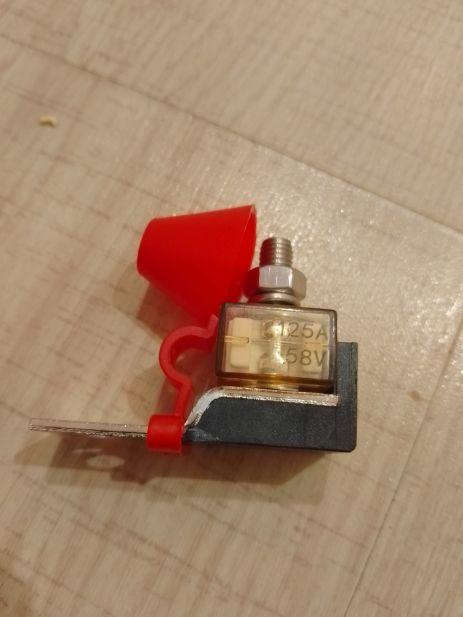 Силовой предохранитель до 125 ампер DC и 58 Вольт