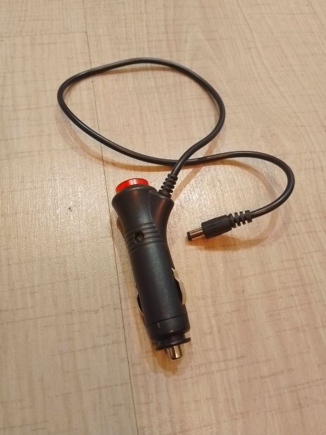 Адаптер в автомобільний прикурювач 12в вихід 2,1 мм